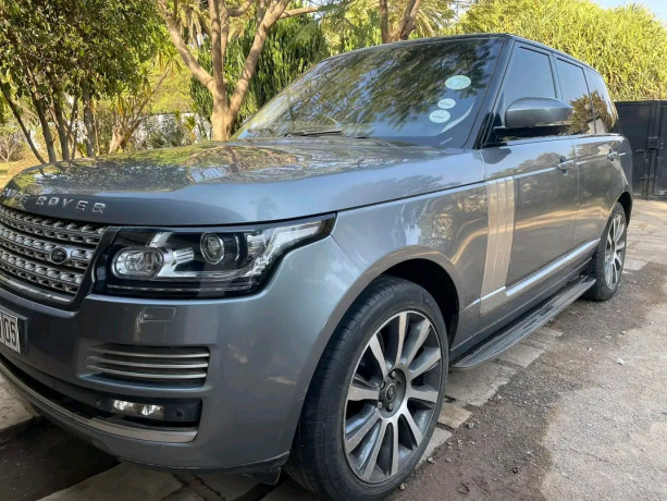 range-rover-vogue-se-sdv8-big-2