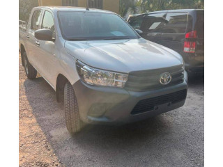 Toyota hilux professeur disponible chez El-Motors toujours mwana bilaka