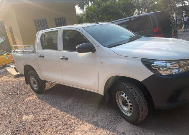 toyota-hilux-professeur-disponible-chez-el-motors-toujours-mwana-bilaka-big-2