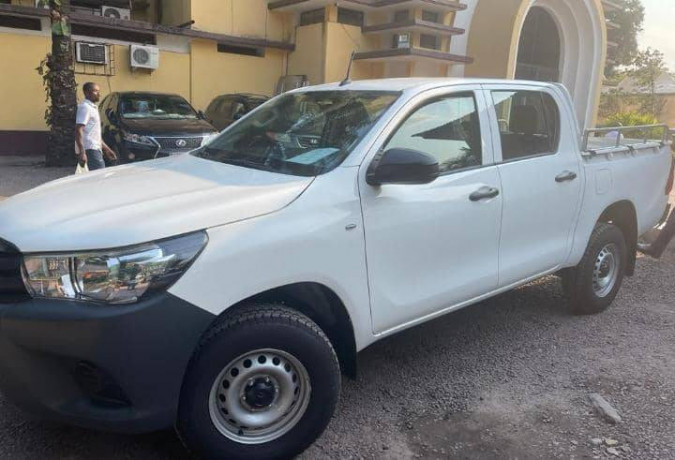 toyota-hilux-professeur-disponible-chez-el-motors-toujours-mwana-bilaka-big-3