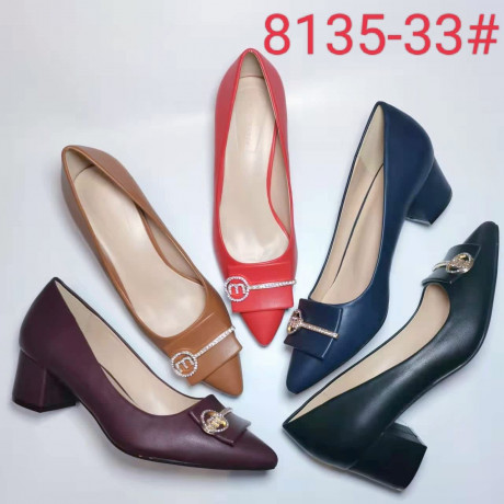 belles-chausures-de-qualite-pour-dames-en-vente-chez-clarisse-business-a-bon-prix-big-5