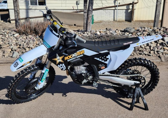 2023-husqvarna-fc-450-rockstar-edition-big-0