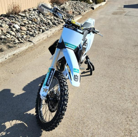 2023-husqvarna-fc-450-rockstar-edition-big-3